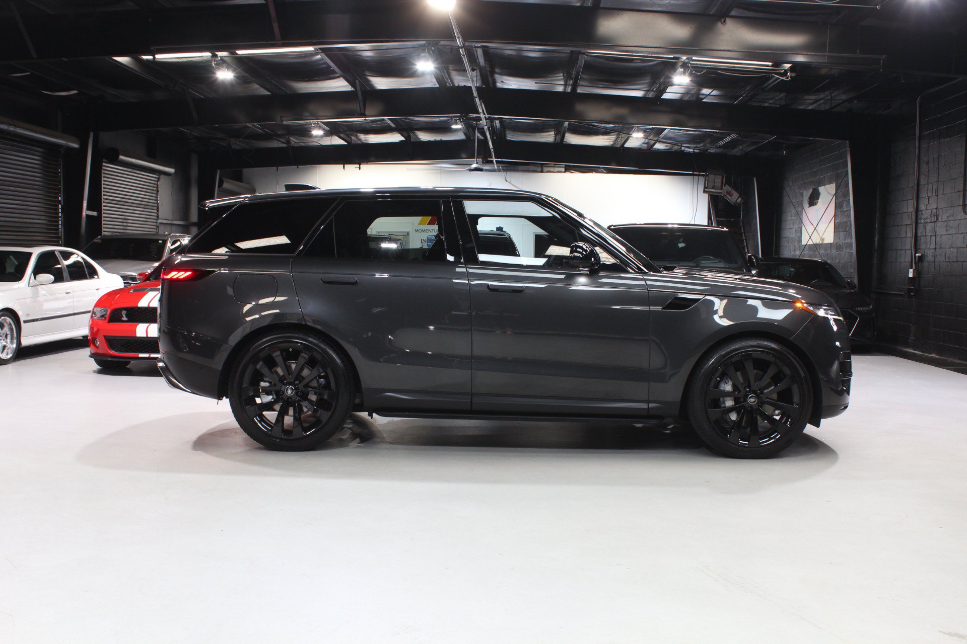 Used 2025 Land Rover Range Rover Sport SE AWD/4WD image 19