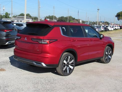 New 2025 Mitsubishi Outlander SE image 3