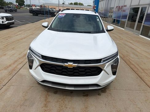 Used 2024 Chevrolet Trax LT FWD image 8