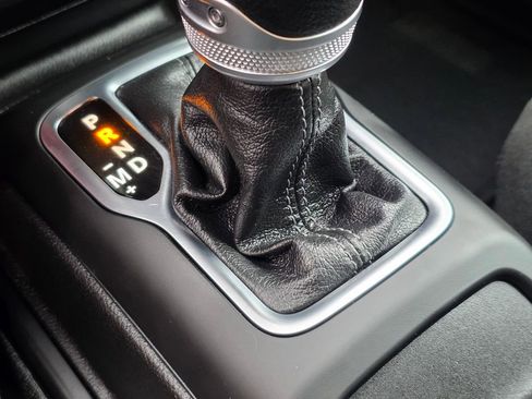 Used 2025 Jeep Wrangler Unlimited Rubicon image 36