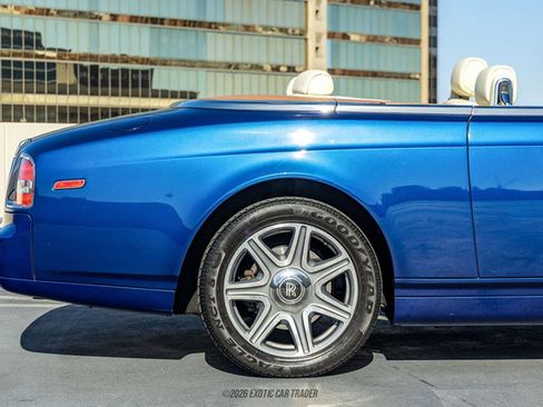 Used 2010 Rolls-Royce Phantom Drophead Coupe RWD image 10