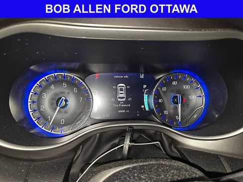Used 2023 Chrysler Pacifica Touring-L FWD image 10