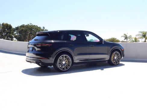 Certified 2019 Porsche Cayenne Turbo image 8