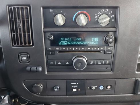 Used 2020 Chevrolet Express 3500 w/ Power Convenience Package image 8