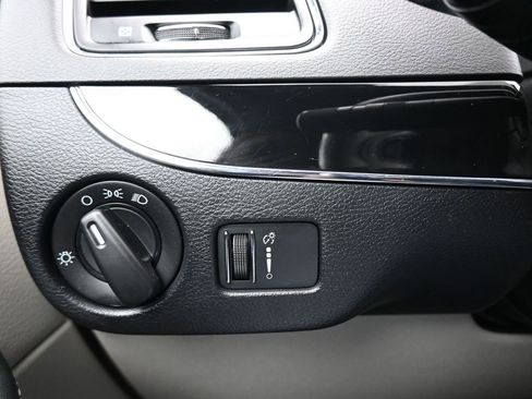 Used 2016 Dodge Grand Caravan SE image 24