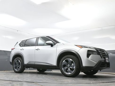 Used 2025 Nissan Rogue SV AWD/4WD image 49