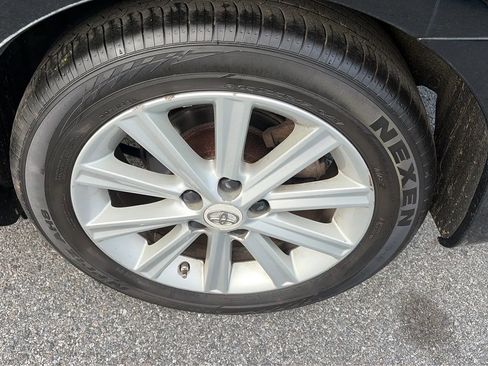 Used 2012 Toyota Camry XLE w/ Leather Pkg FWD image 18