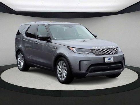 Used 2024 Land Rover Discovery S image 2