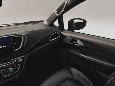 New 2027 Chrysler Pacifica Select AWD/4WD image 7