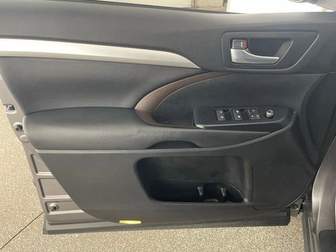 Used 2018 Toyota Highlander XLE image 34
