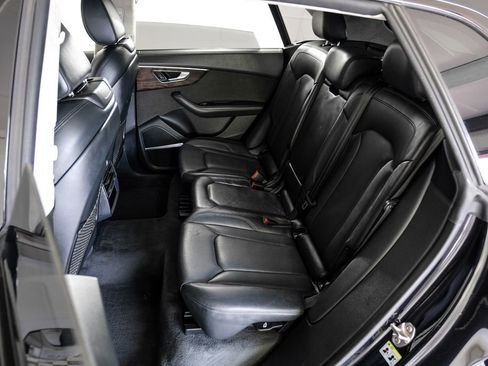 Used 2019 Audi Q8 Prestige w/ Luxury Package AWD/4WD image 46