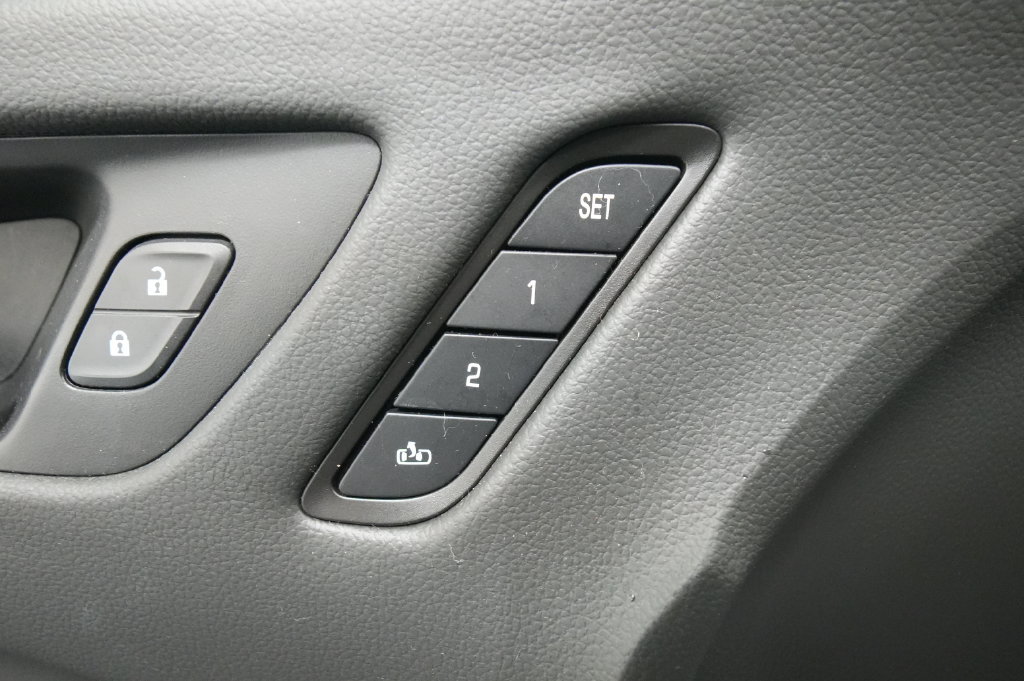 Used 2018 Buick Envision Essence AWD/4WD image 16