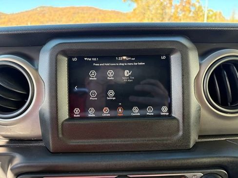 Used 2021 Jeep Gladiator Willys image 16