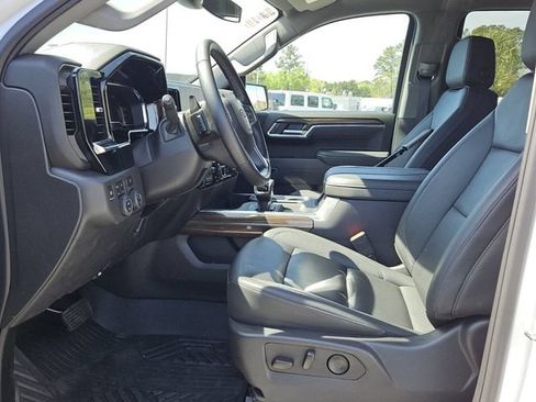 Used 2025 Chevrolet Silverado 1500 LT Trail Boss w/ Convenience Package II AWD/4WD image 10