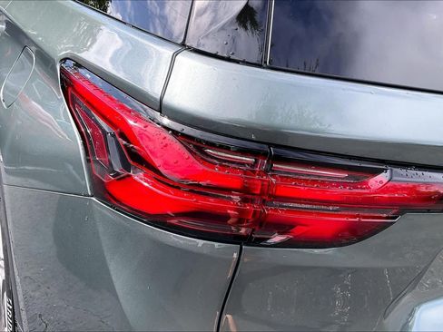 Used 2023 Chevrolet Traverse LT FWD image 29