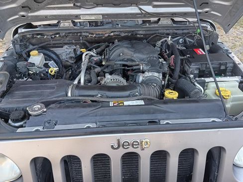 Used 2014 Jeep Wrangler Unlimited Sport AWD/4WD image 35