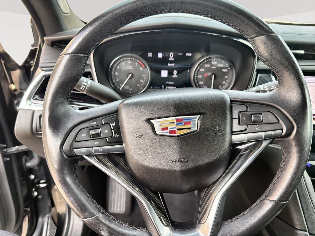 Used 2023 Cadillac XT6 Premium Luxury w/ Technology Package AWD/4WD image 11