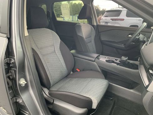 Used 2023 Nissan Rogue SV image 24