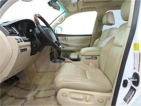 Used 2011 Lexus LX 570 4WD image 40