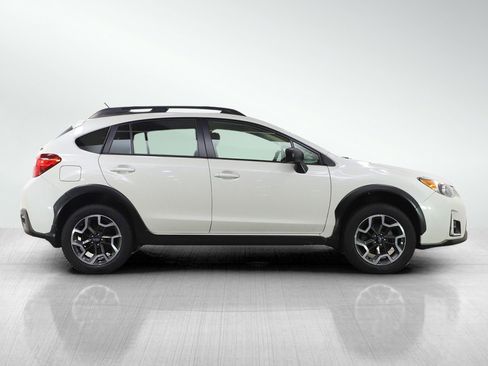 Used 2017 Subaru Crosstrek 2.0i image 6