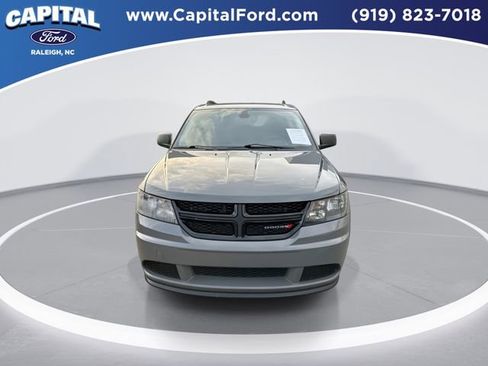 Used 2020 Dodge Journey SE w/ SE Popular Equipment Group image 3