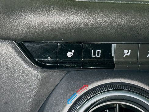 Used 2024 Chevrolet Blazer LT w/ Convenience Package FWD image 17