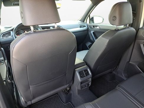 Used 2021 Volkswagen Tiguan SE FWD image 16