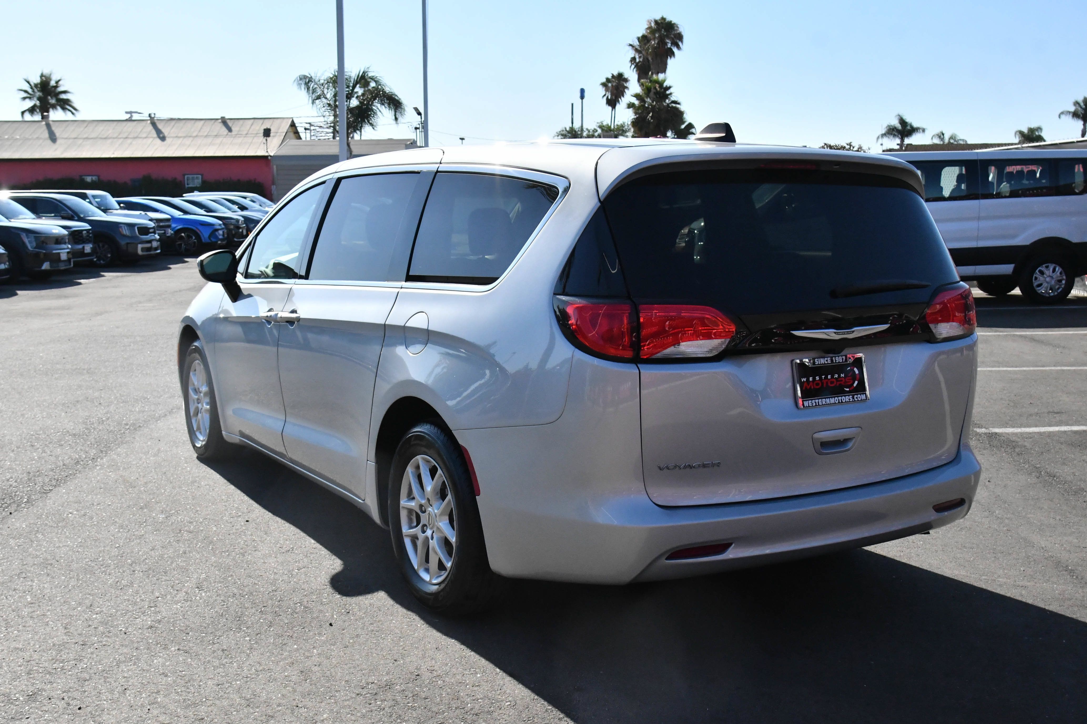 Used 2023 Chrysler Voyager LX FWD image 6