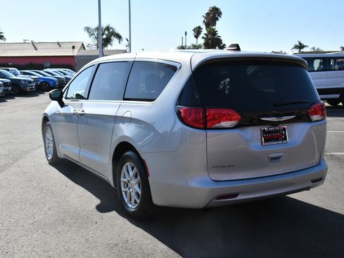 Used 2023 Chrysler Voyager LX FWD image 6