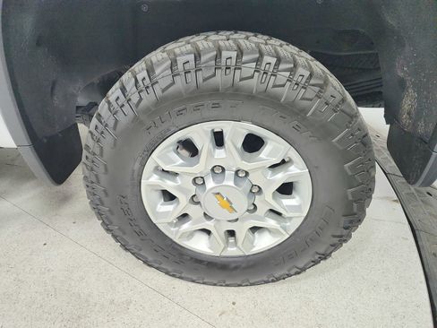 Used 2024 Chevrolet Silverado 2500 LT AWD/4WD image 49