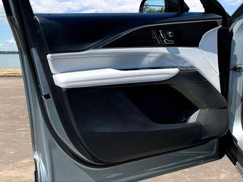 Used 2024 Cadillac Lyriq Luxury RWD image 20