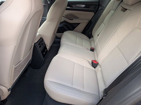 Certified 2025 Porsche Macan Electric image 30