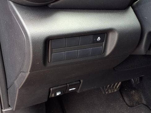 Used 2023 Nissan Kicks SR w/ SR Premium Package FWD image 11