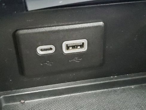 Used 2023 Buick Envision Essence w/ Sport Touring Package image 21