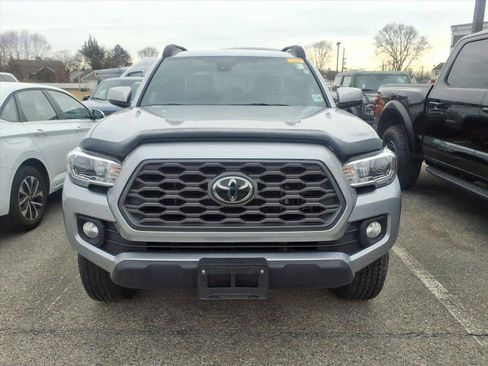 Used 2022 Toyota Tacoma TRD Off-Road image 2