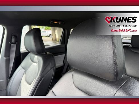 Used 2024 Jeep Compass Latitude AWD/4WD image 17