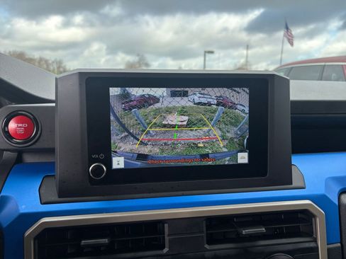 Used 2025 Toyota Tacoma TRD Off-Road image 22