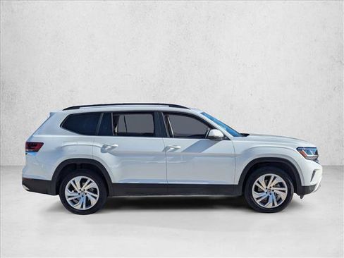 Used 2023 Volkswagen Atlas SE image 3