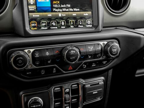 Used 2021 Jeep Wrangler Unlimited Sport image 35