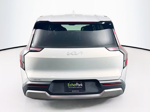 Used 2024 Kia EV9 Light Long Range RWD image 7