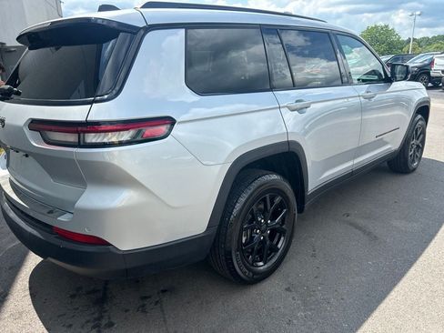 Used 2024 Jeep Grand Cherokee L Laredo AWD/4WD image 6