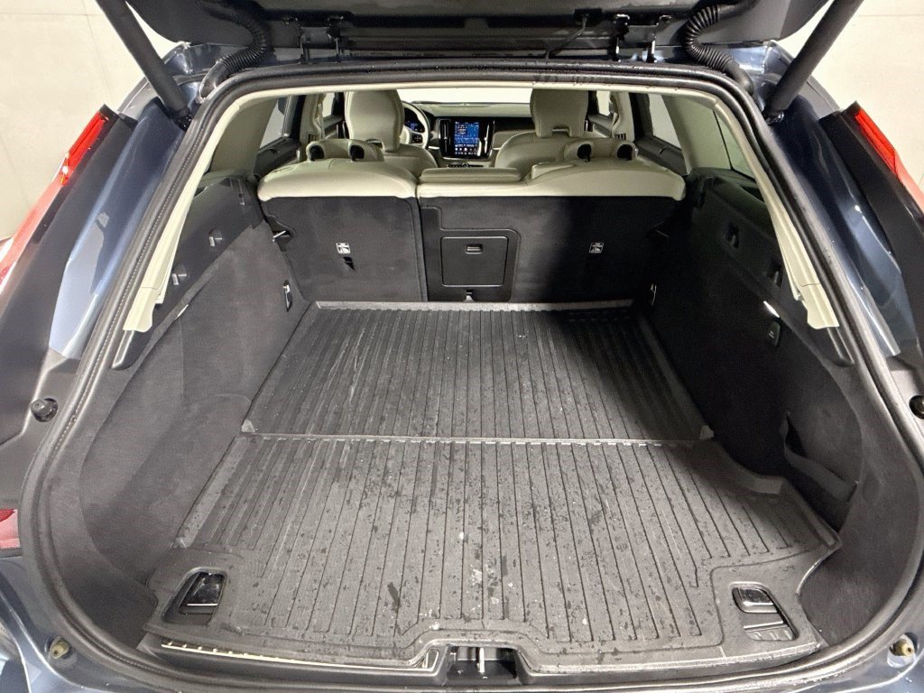 Used 2025 Volvo V90 B6 Cross Country Ultra w/ Protection Package Premier AWD/4WD image 34