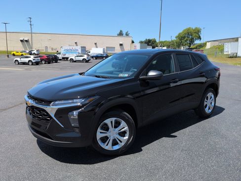 New 2026 Chevrolet Trax LS w/ Driver Confidence Package FWD image 35