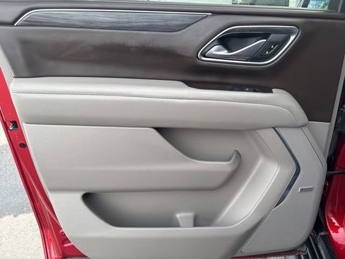 Used 2021 GMC Yukon XL SLT w/ SLT Luxury Package image 28