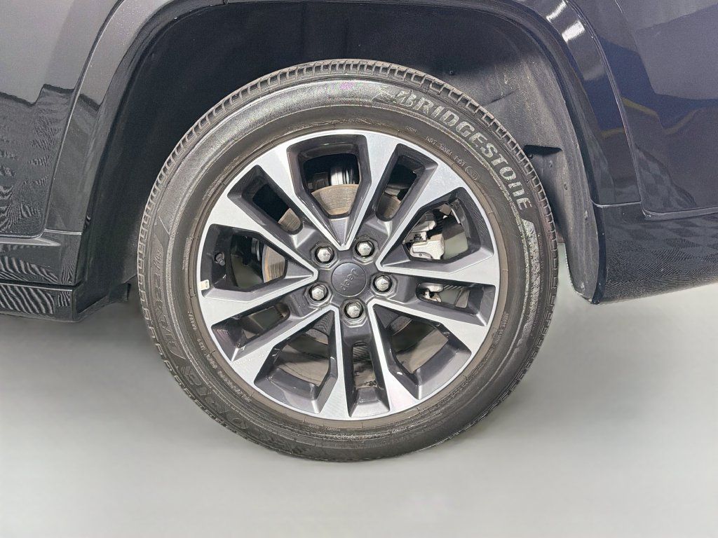 Used 2023 Jeep Grand Cherokee Overland AWD/4WD image 32
