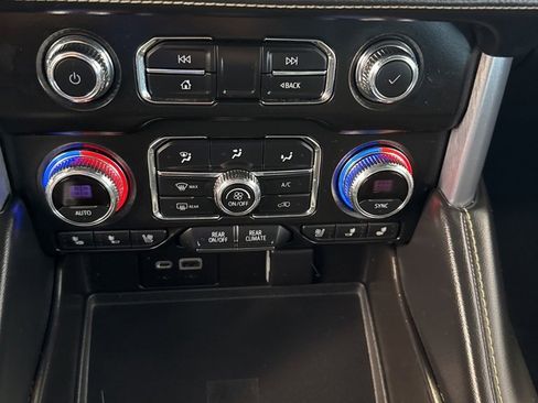 Used 2021 GMC Yukon SLT w/ SLT Premium Package image 7