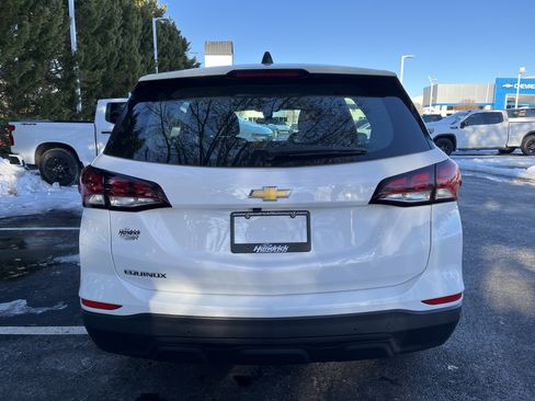 Used 2024 Chevrolet Equinox LS w/ Driver Confidence II Package image 9