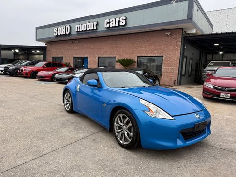 Used 2010 Nissan 370Z Touring image 3