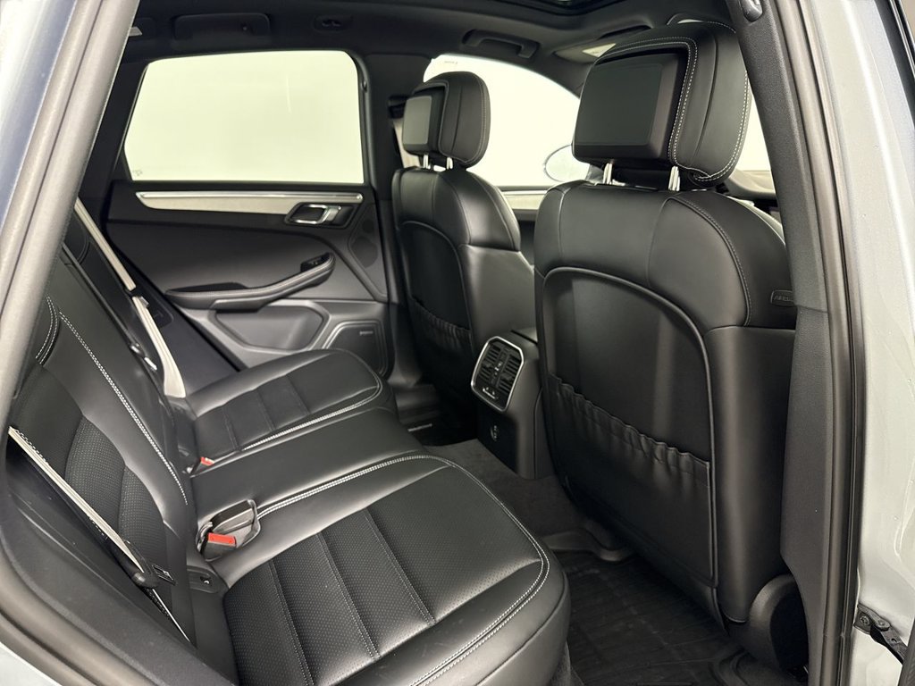 Certified 2026 Porsche Macan Turbo AWD/4WD image 24