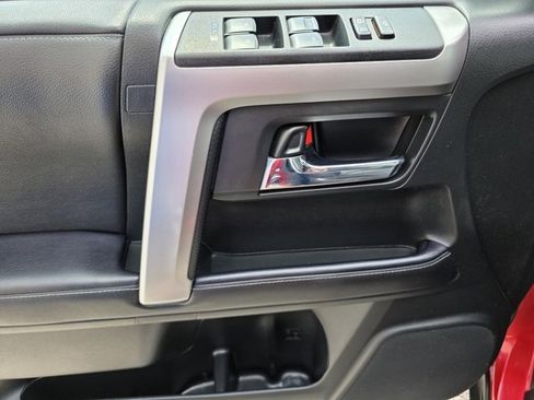 Used 2022 Toyota 4Runner SR5 Premium image 10